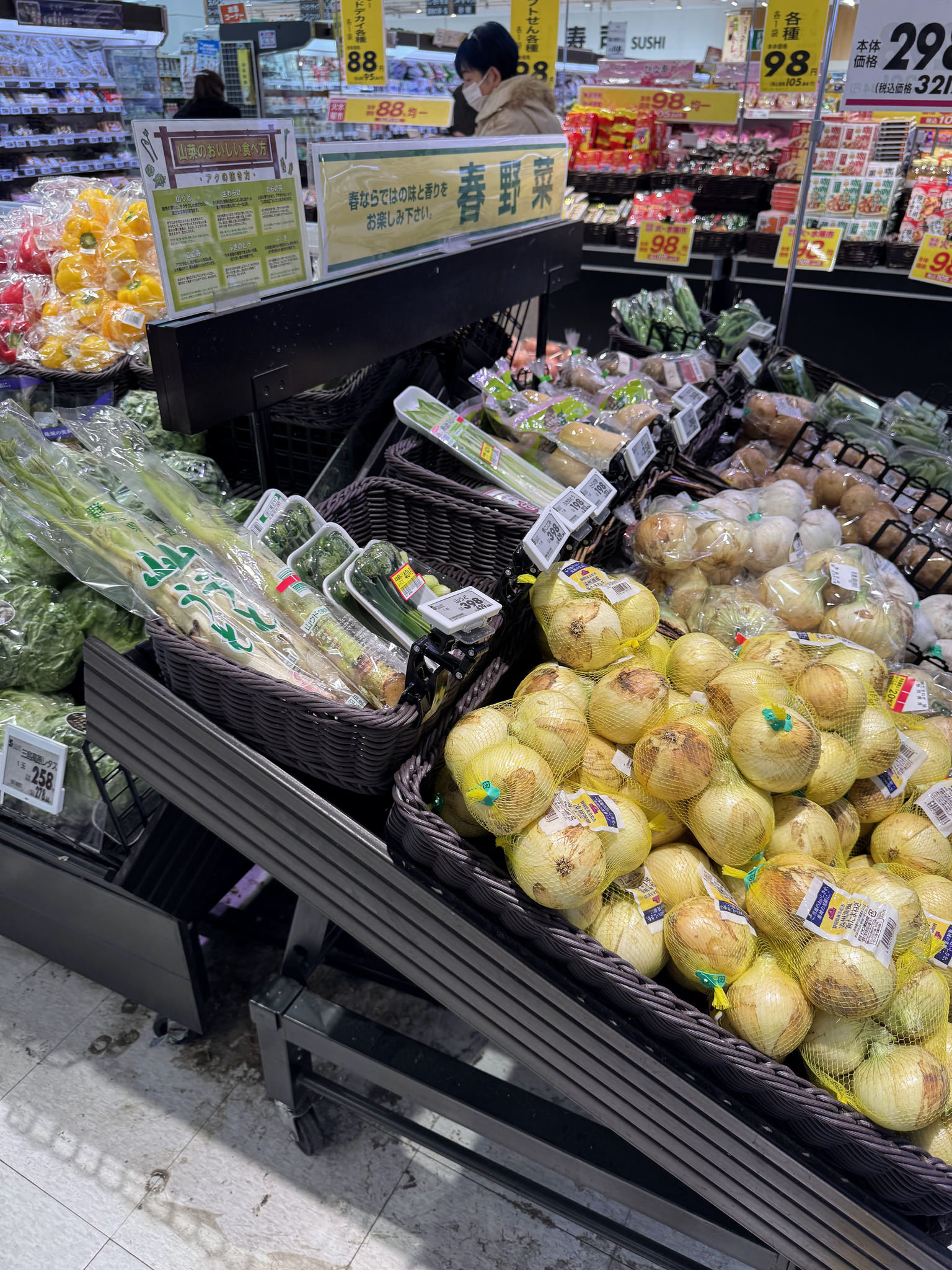 MaxValu 小田原店的蔬果區
