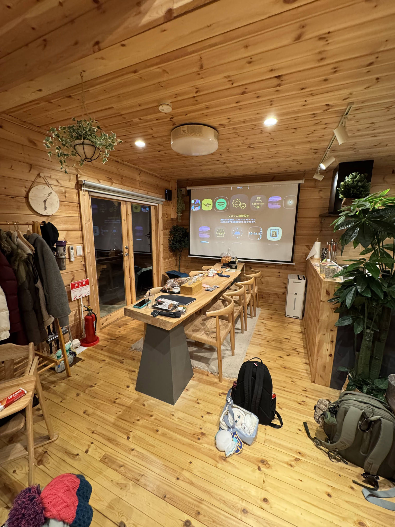 木屋客廳投影設備