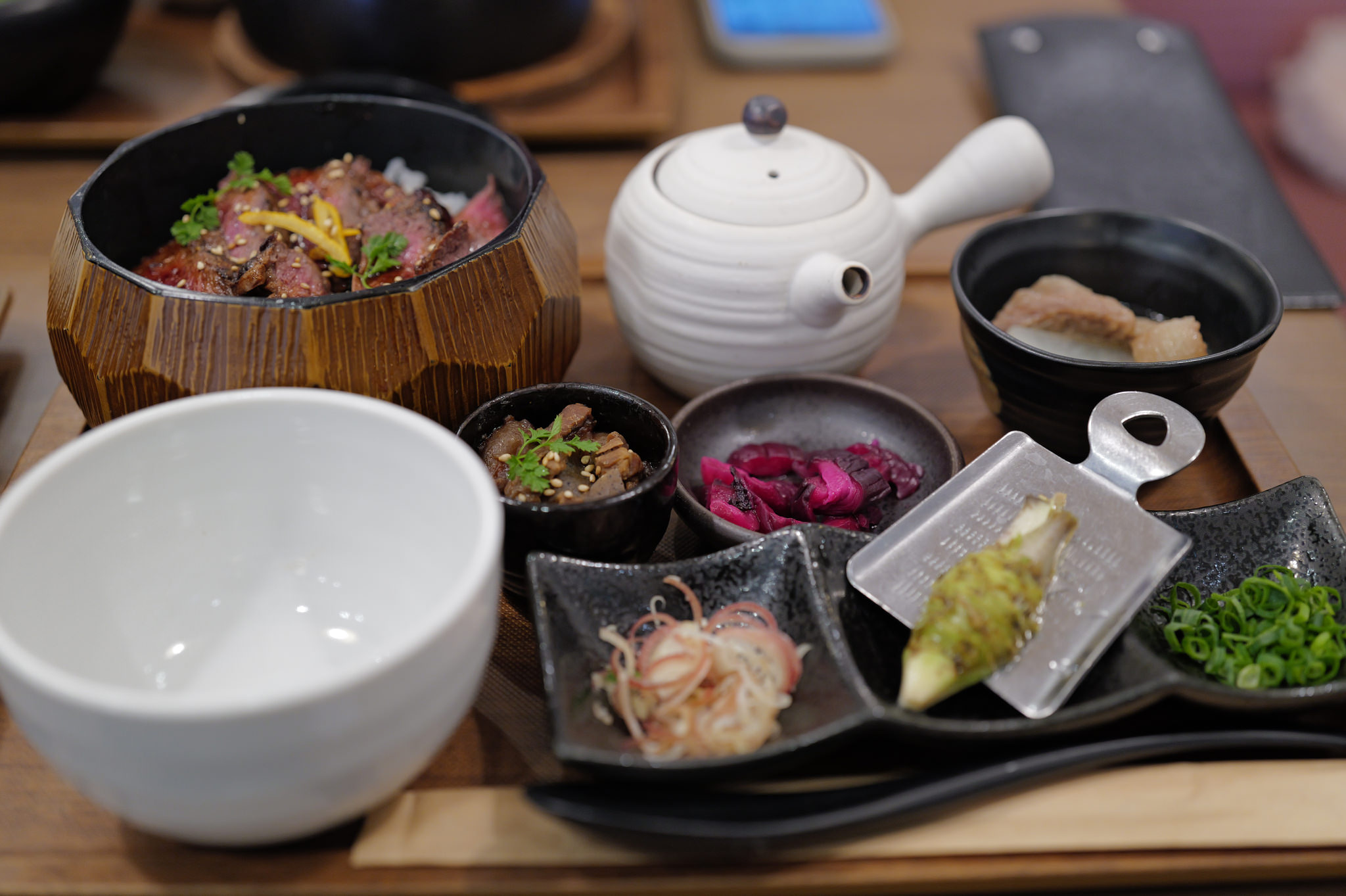 湖紋定食餐桌