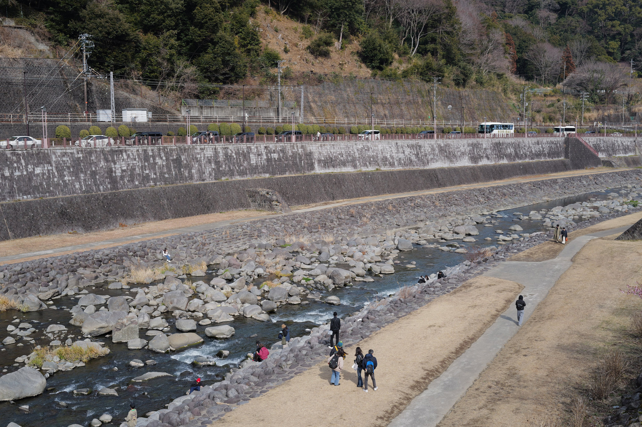 箱根湯本河岸與遊客