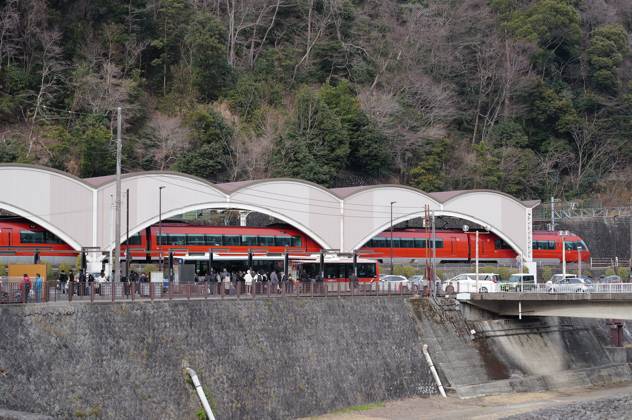 箱根湯本河岸建物與橋