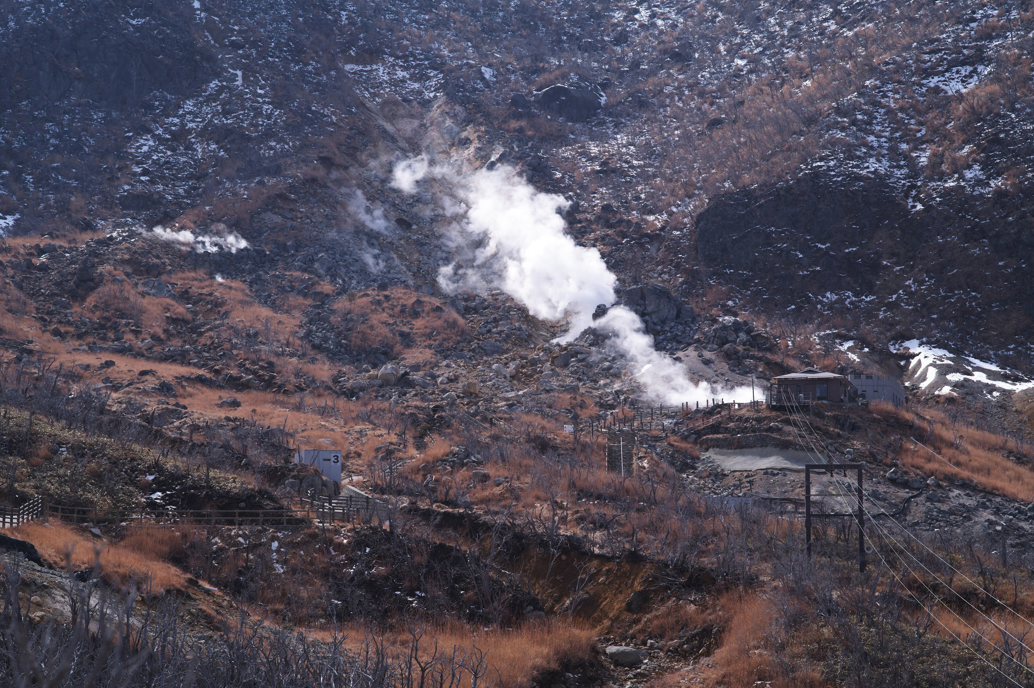大湧谷火山煙霧與山坡