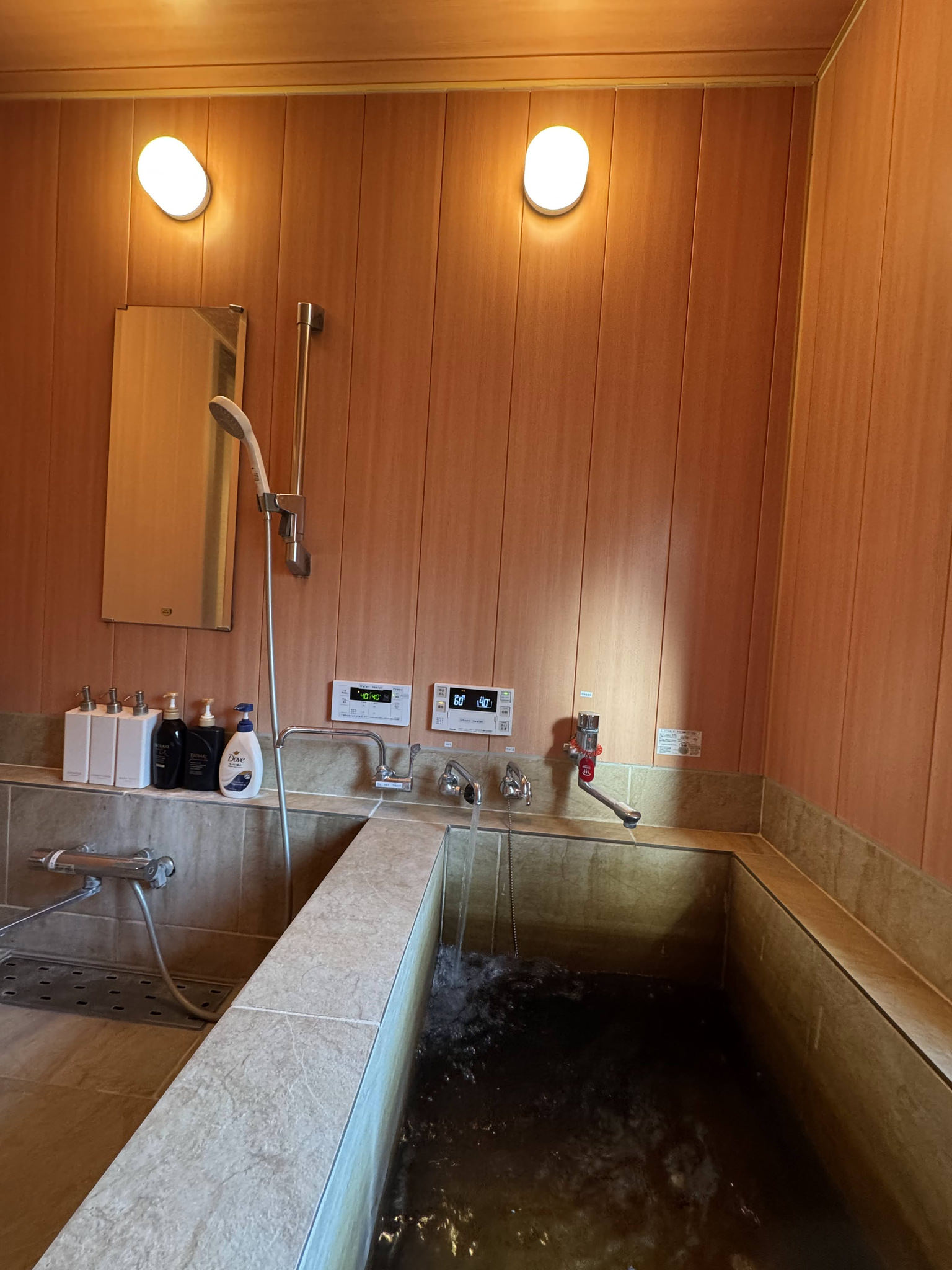 箱根木屋浴室與溫泉
