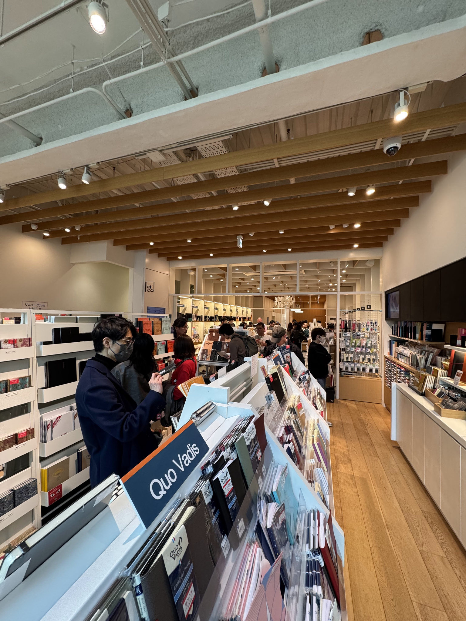 伊東屋店內手扶梯