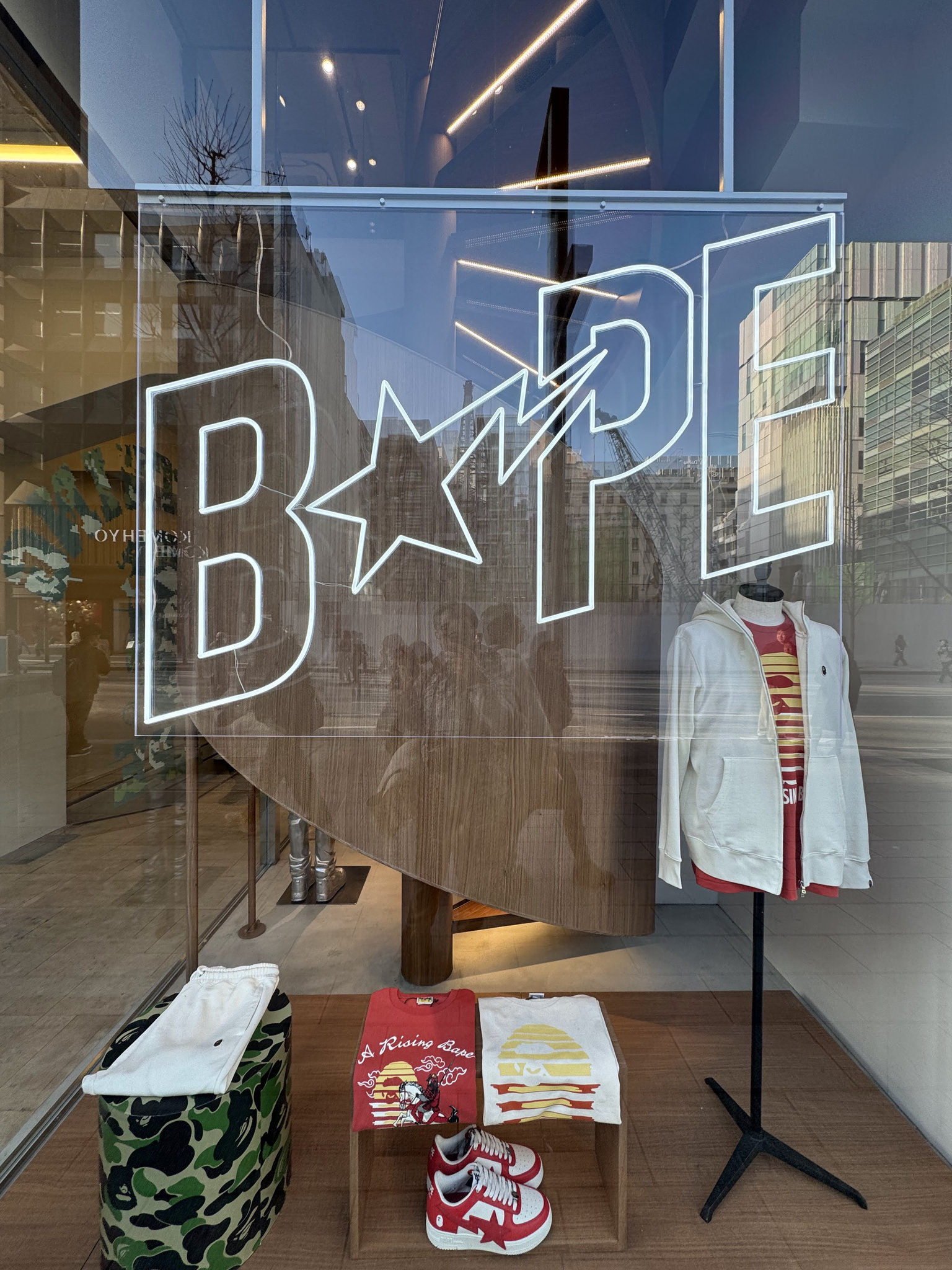 BAPE 店面展示