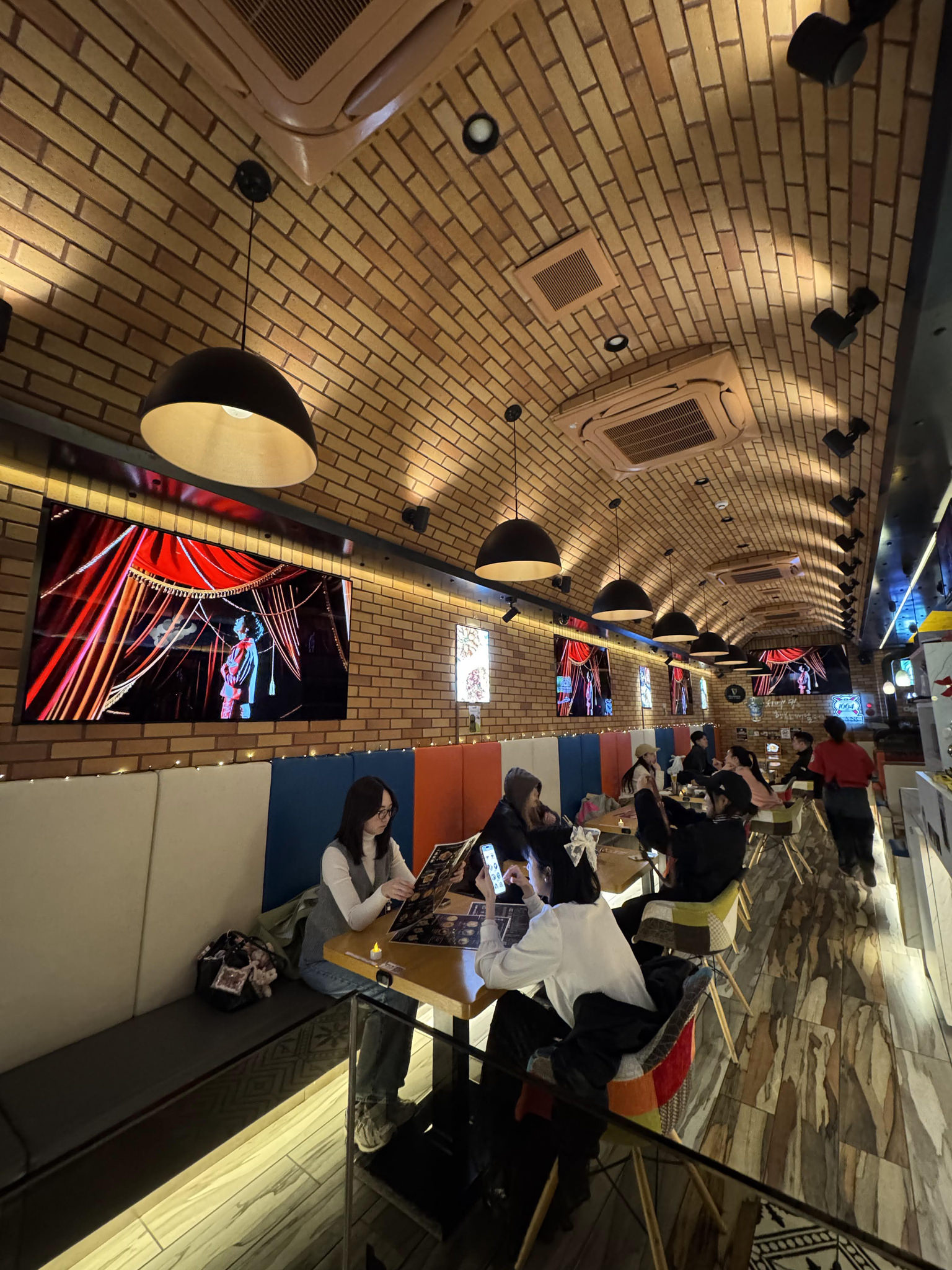 餐廳室內動漫牆面