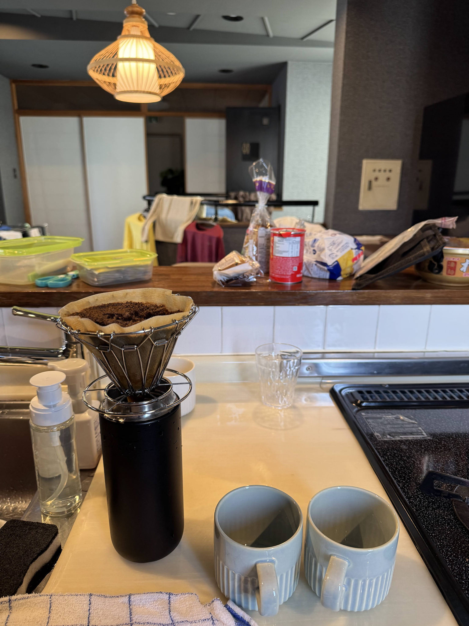 大久保公寓早晨手沖咖啡與餐桌