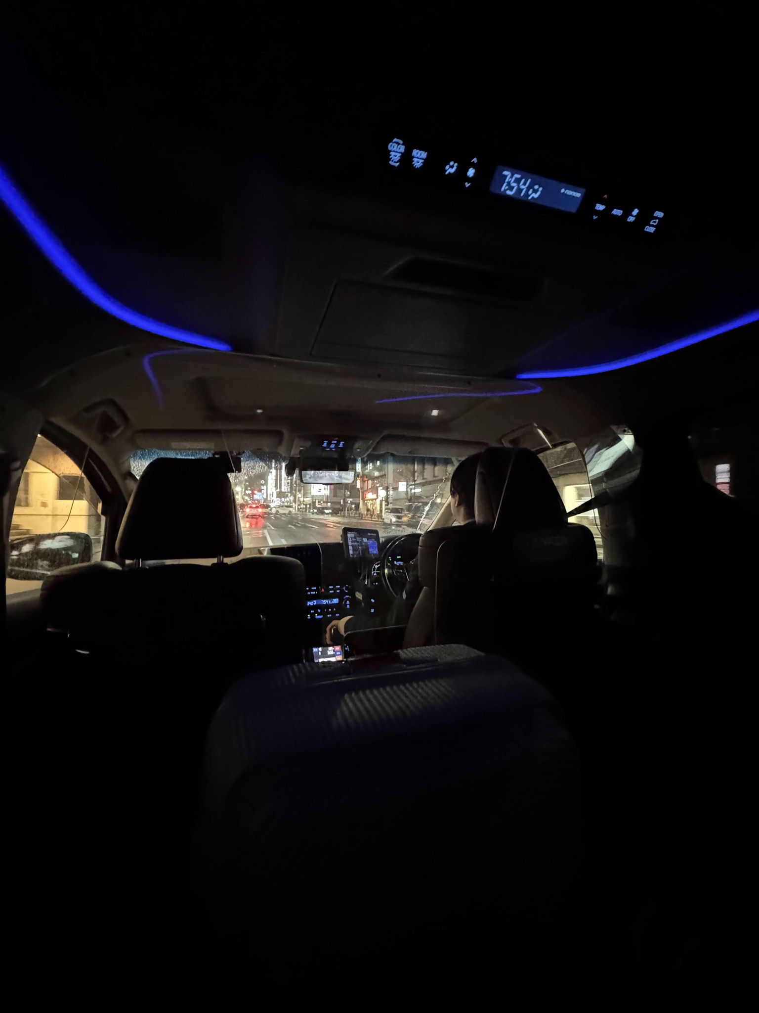 新宿回程計程車車內