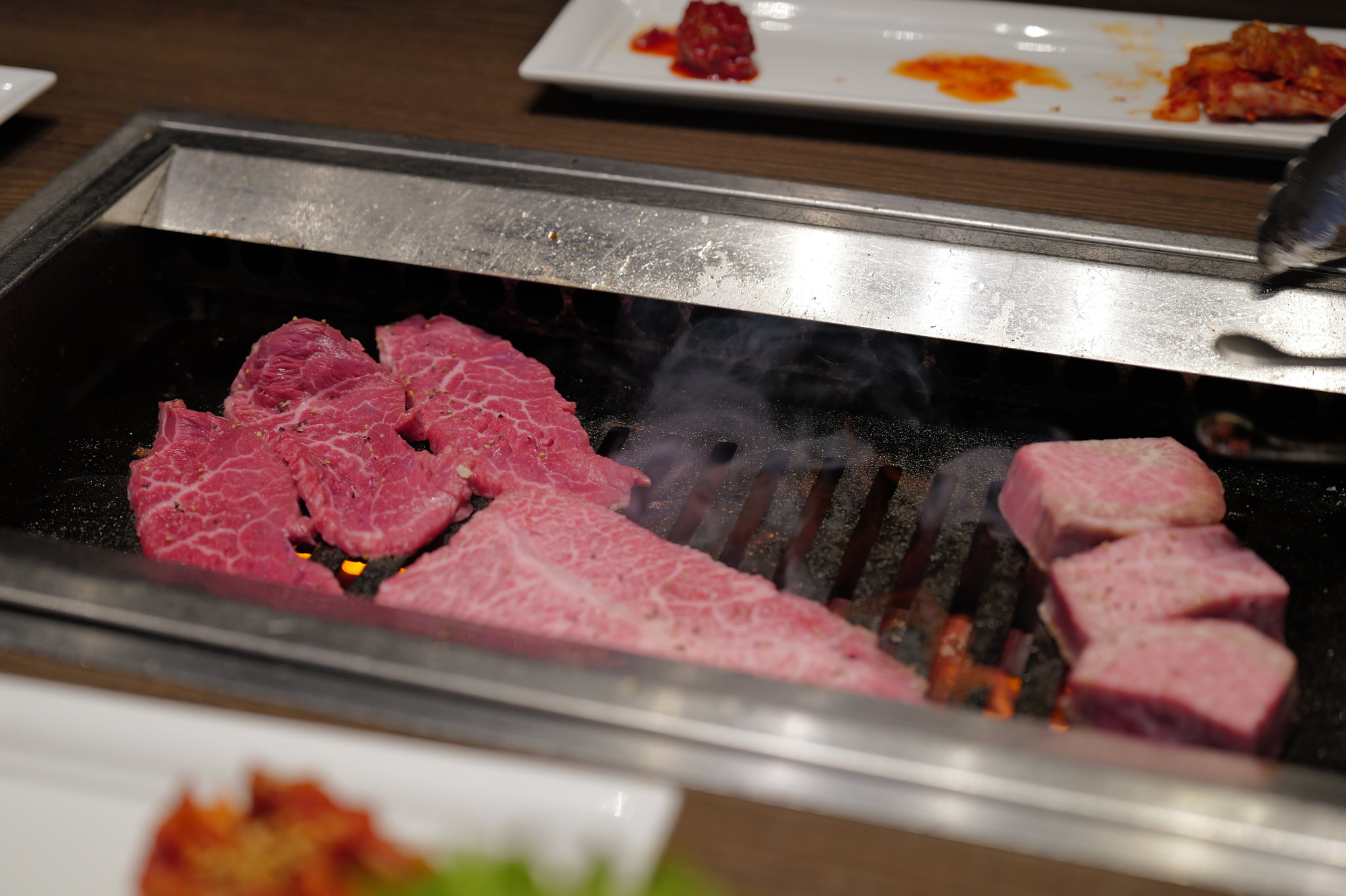 燒肉盤與爐火