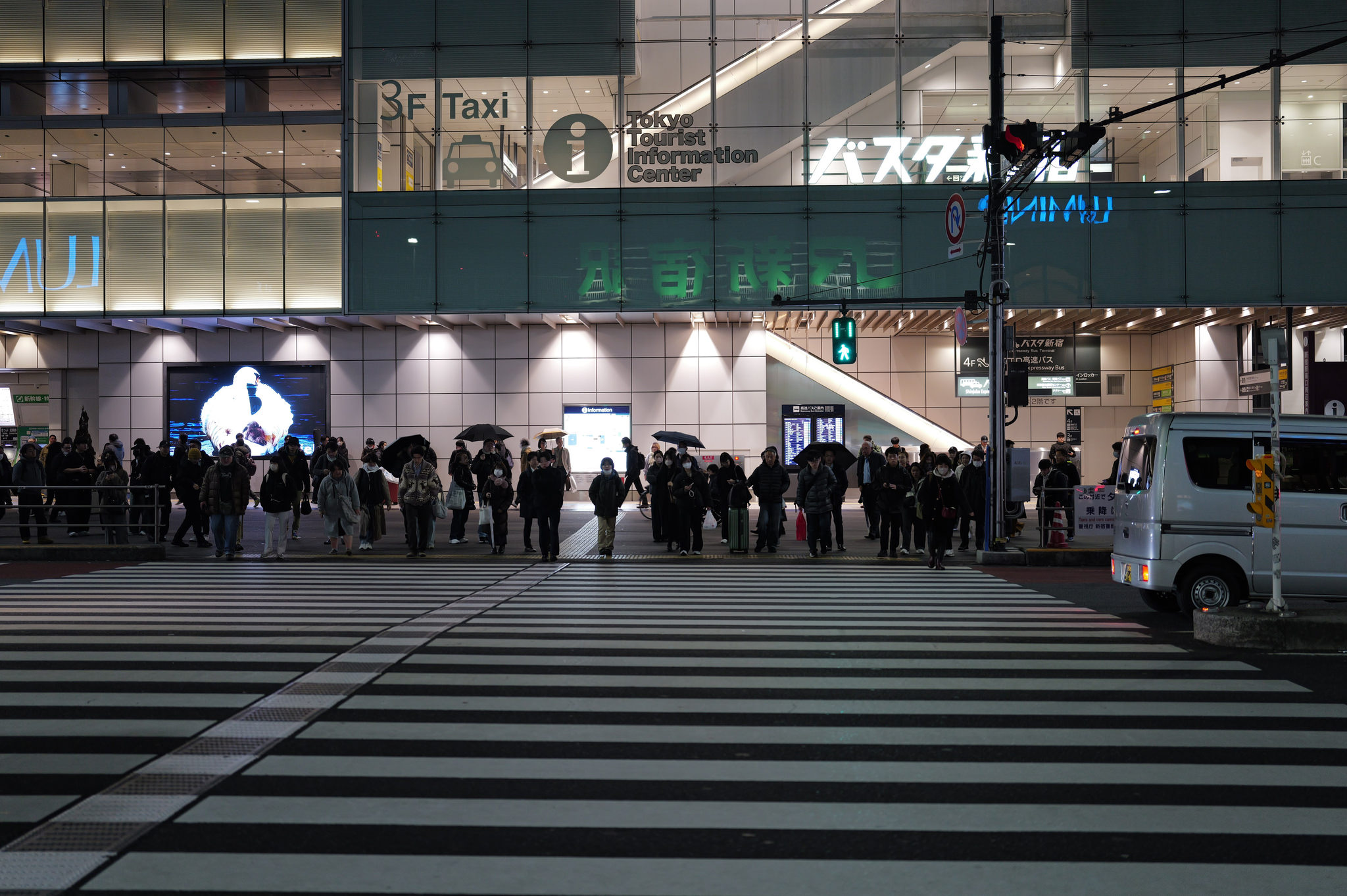新宿車站前斑馬線與人潮