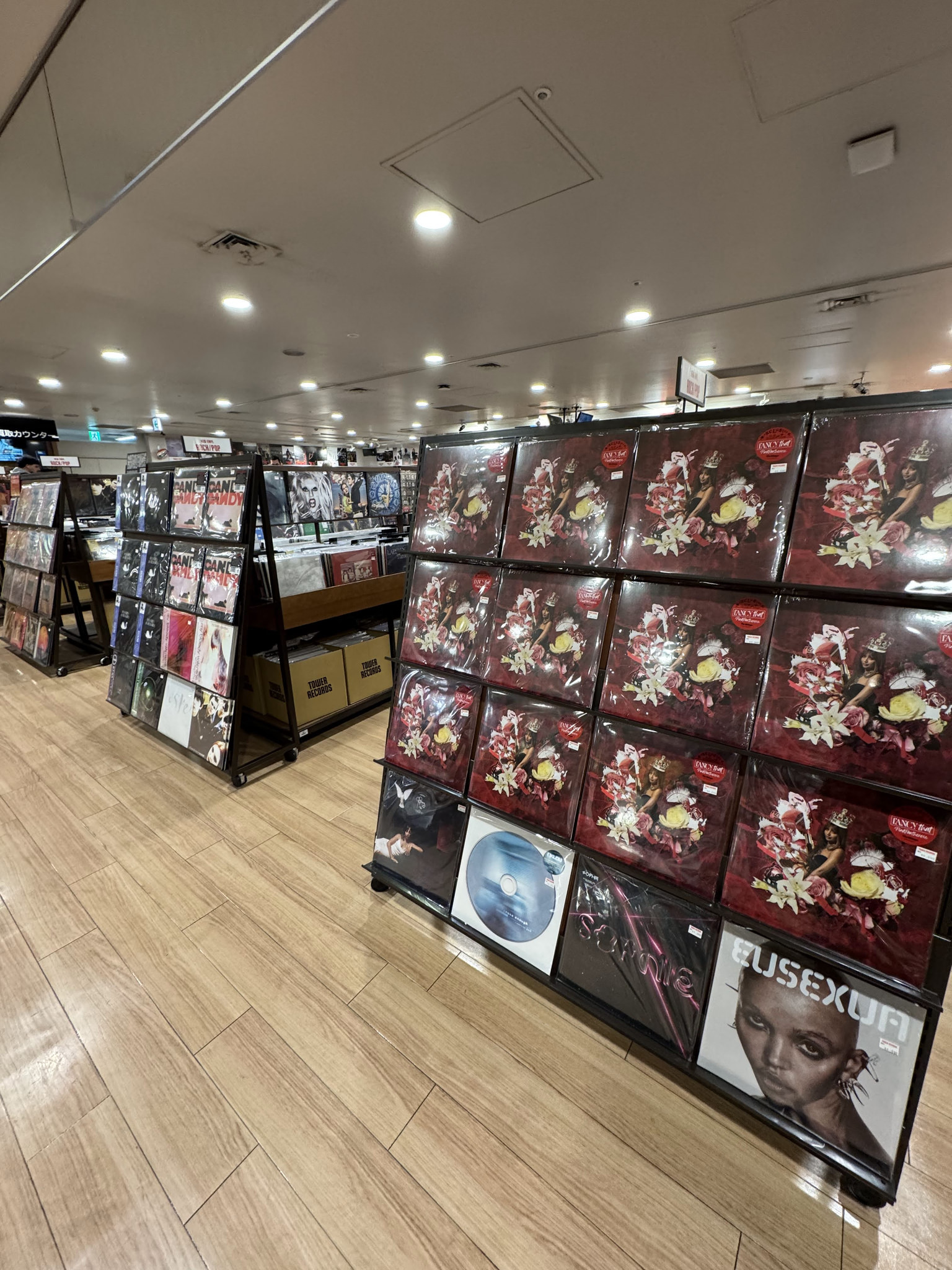 Tower Records 唱片與專輯陳列