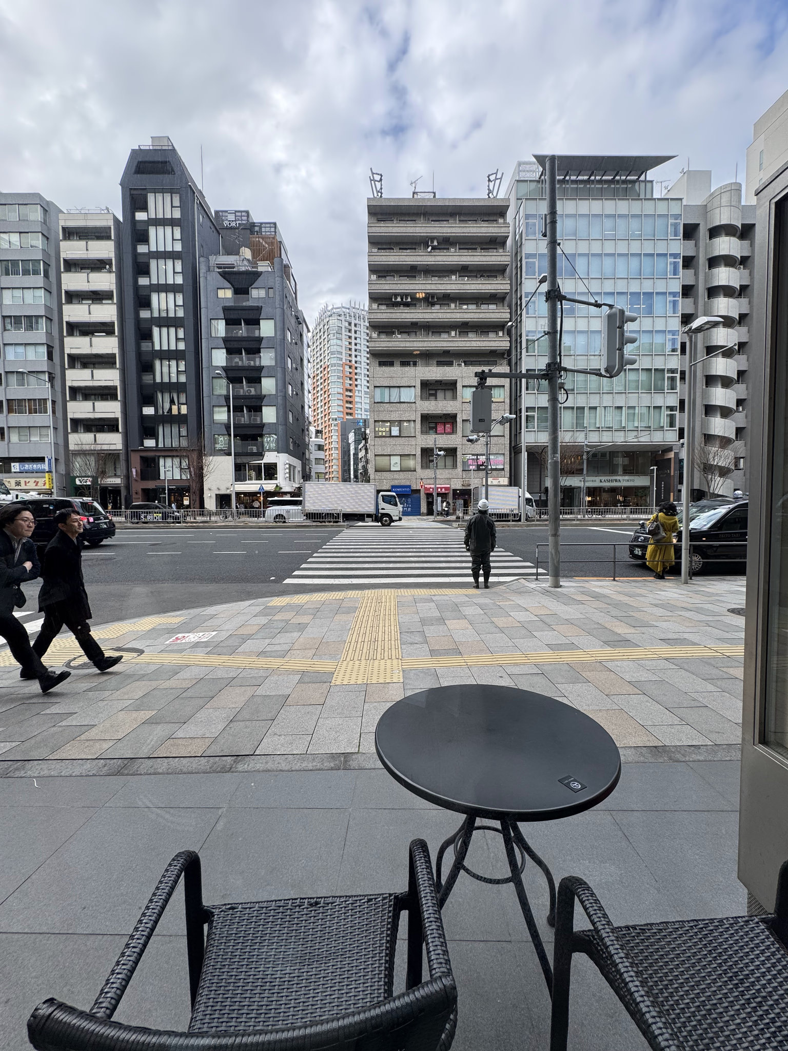 青山方向露台座位與城市視角