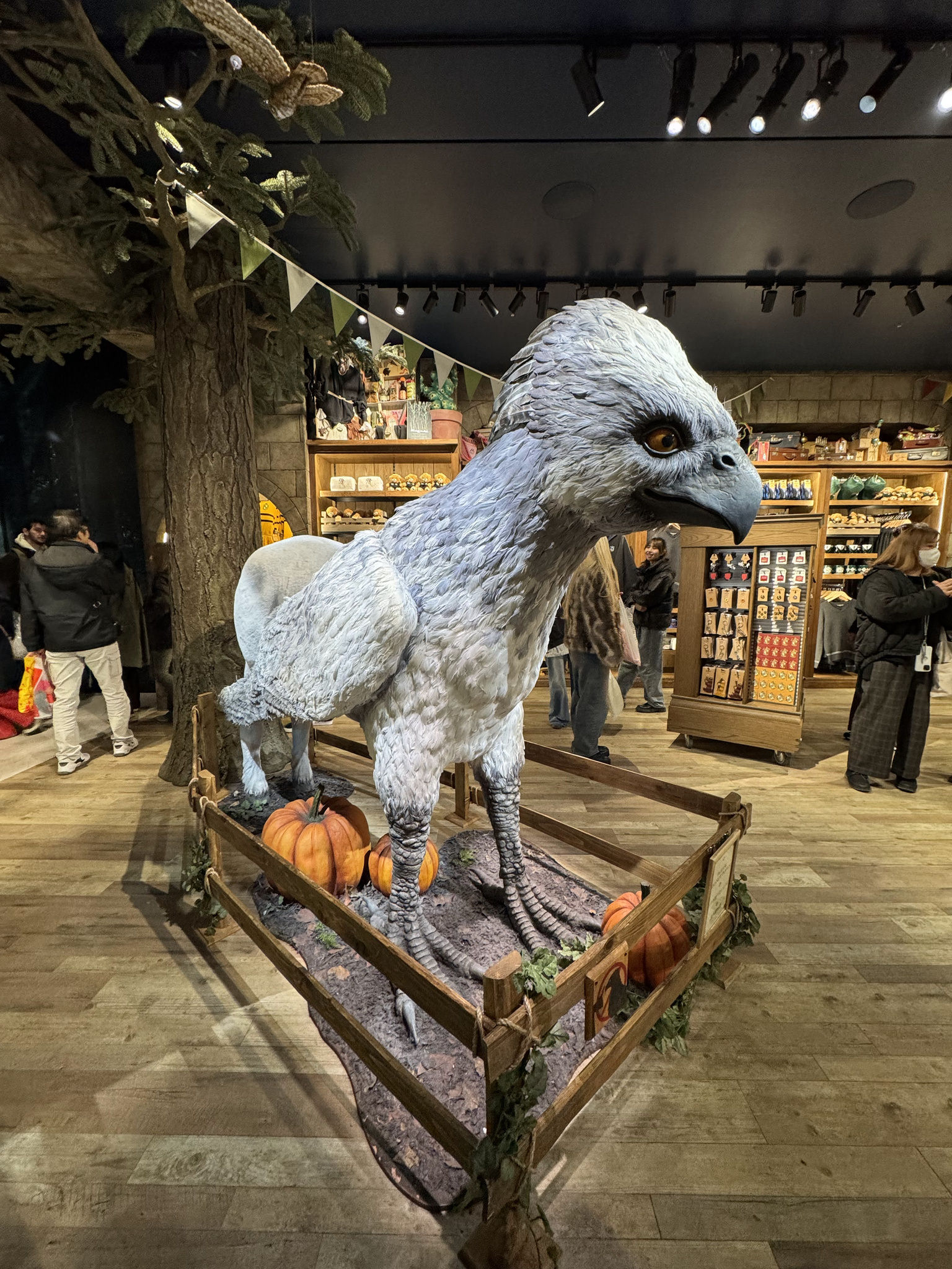 Harry Potter Harajuku 鷹馬裝置與店內展示