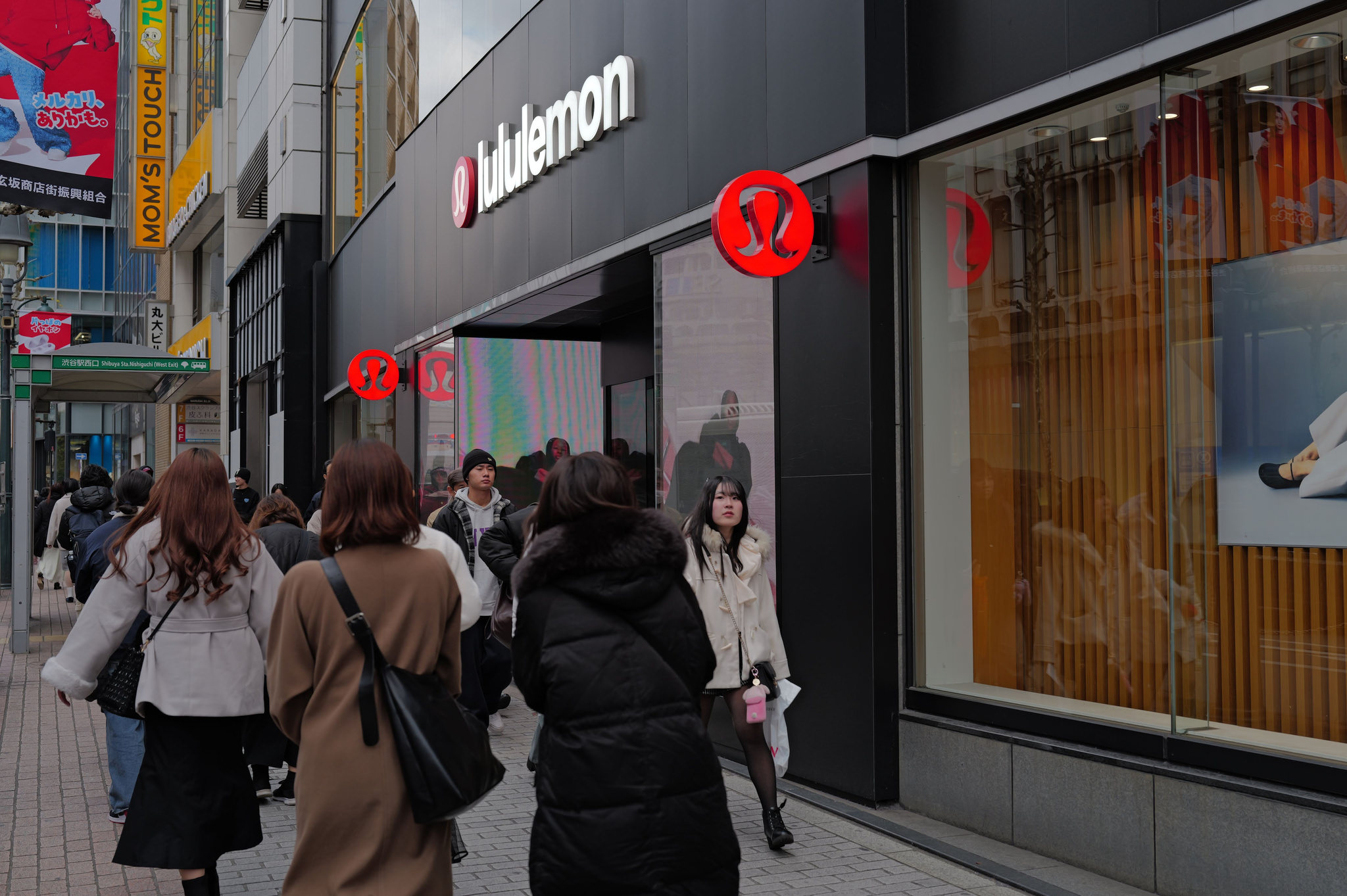澀谷 lululemon 店面與街景