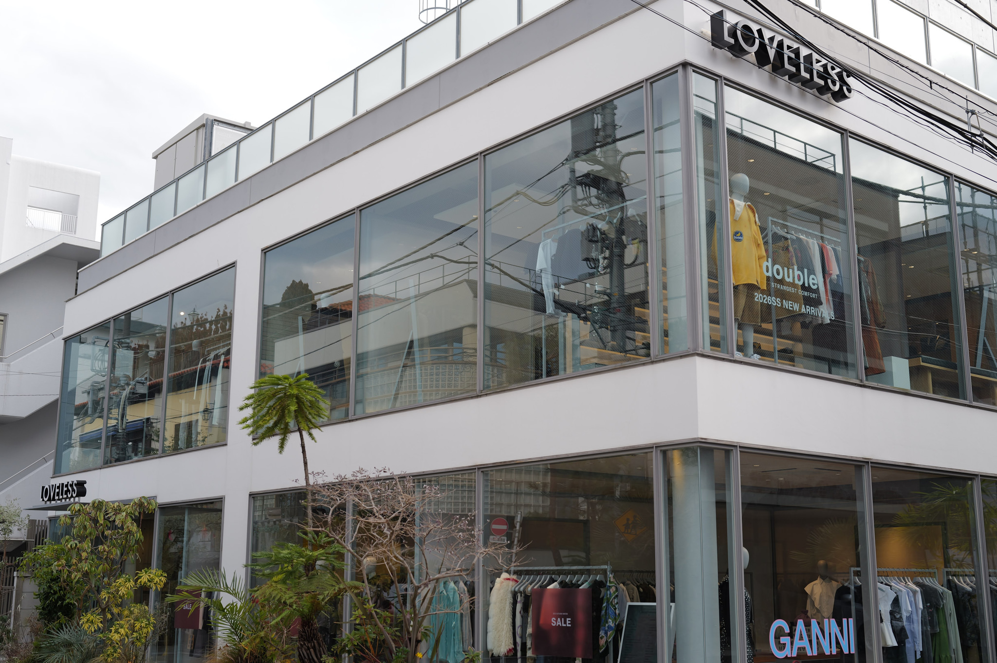 青山服飾店建物