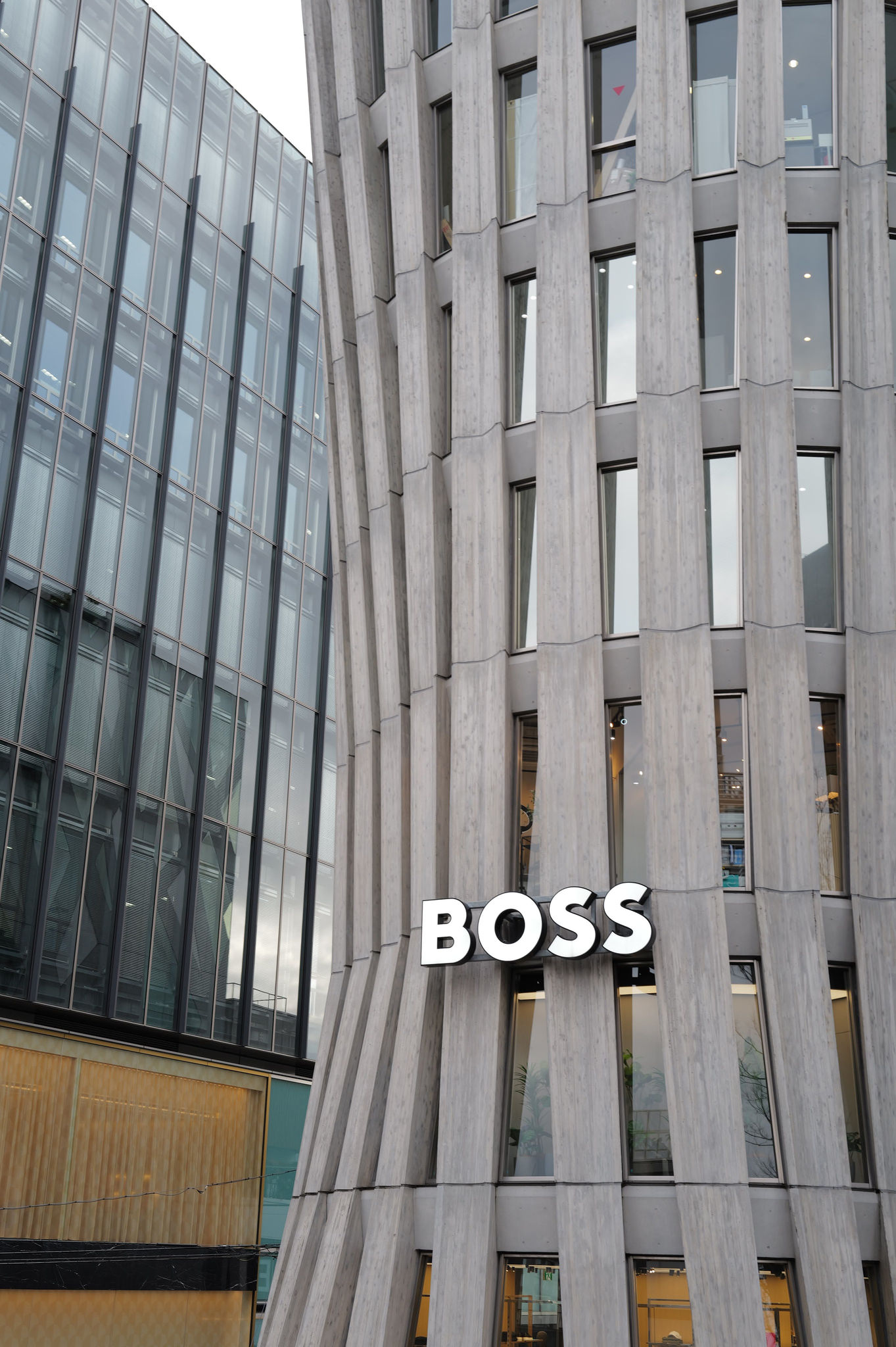 表參道 BOSS 高樓立面