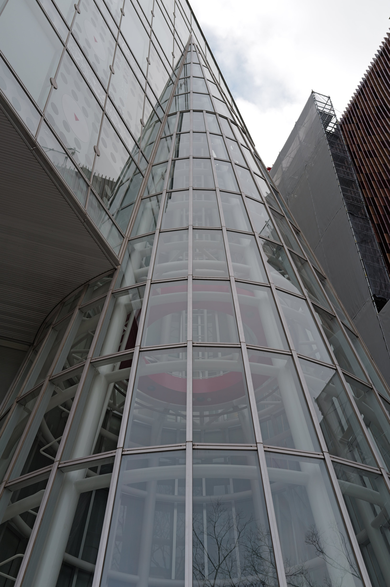 表參道玻璃建築立面