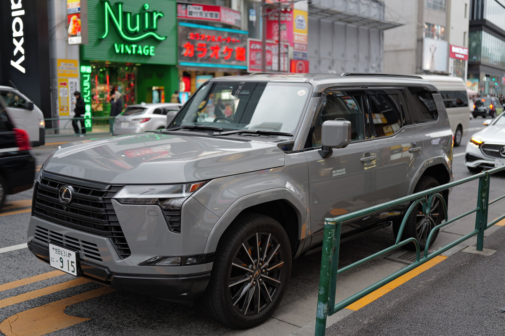 原宿 NUBIAN 周邊街景與車流
