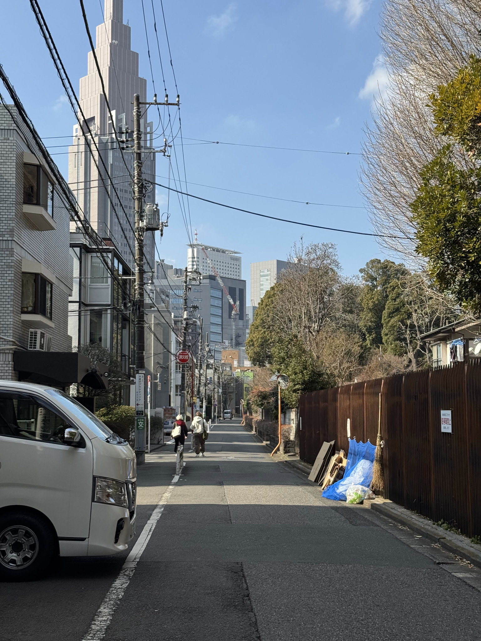 13:21 JST / 御苑外街道