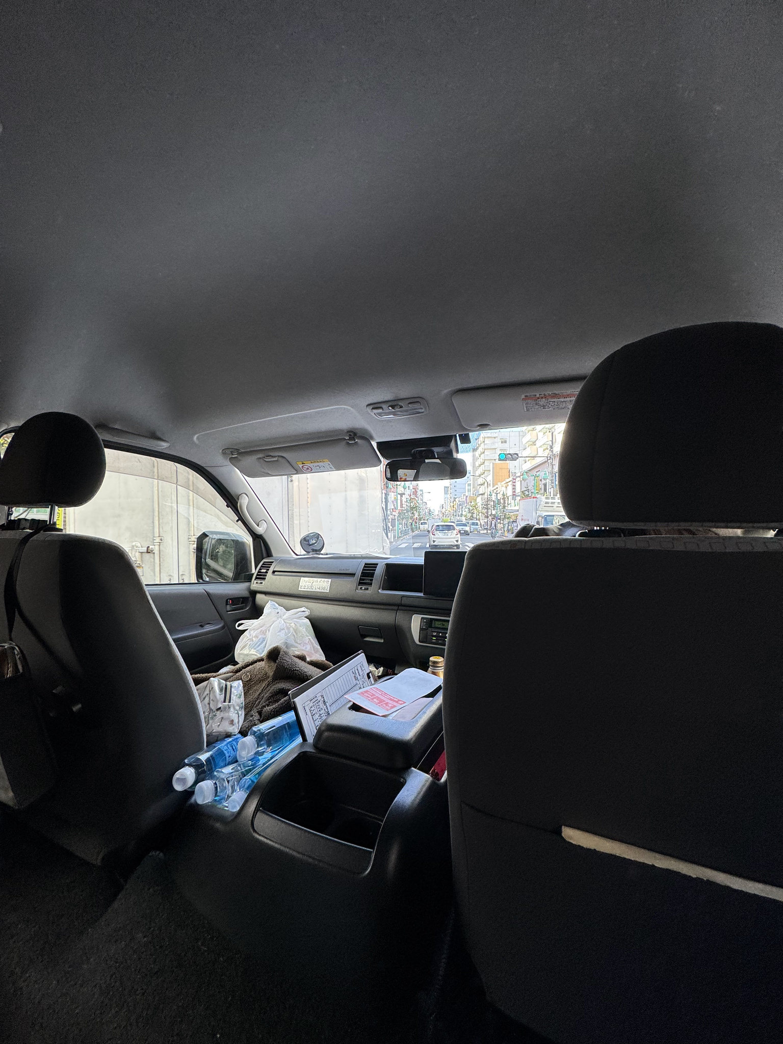 13:32 JST / 小巴車內