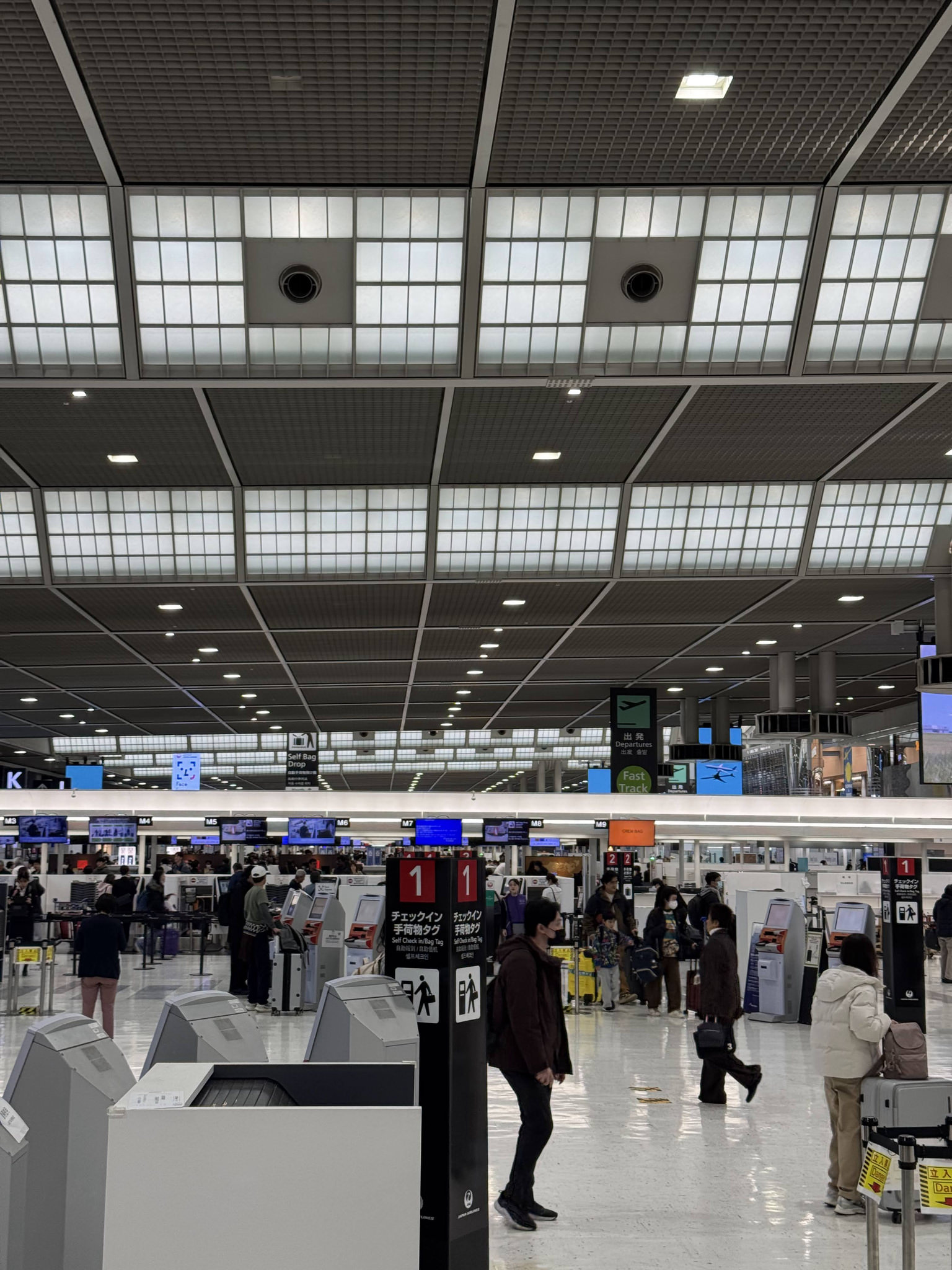 15:47 JST / 機場大廳