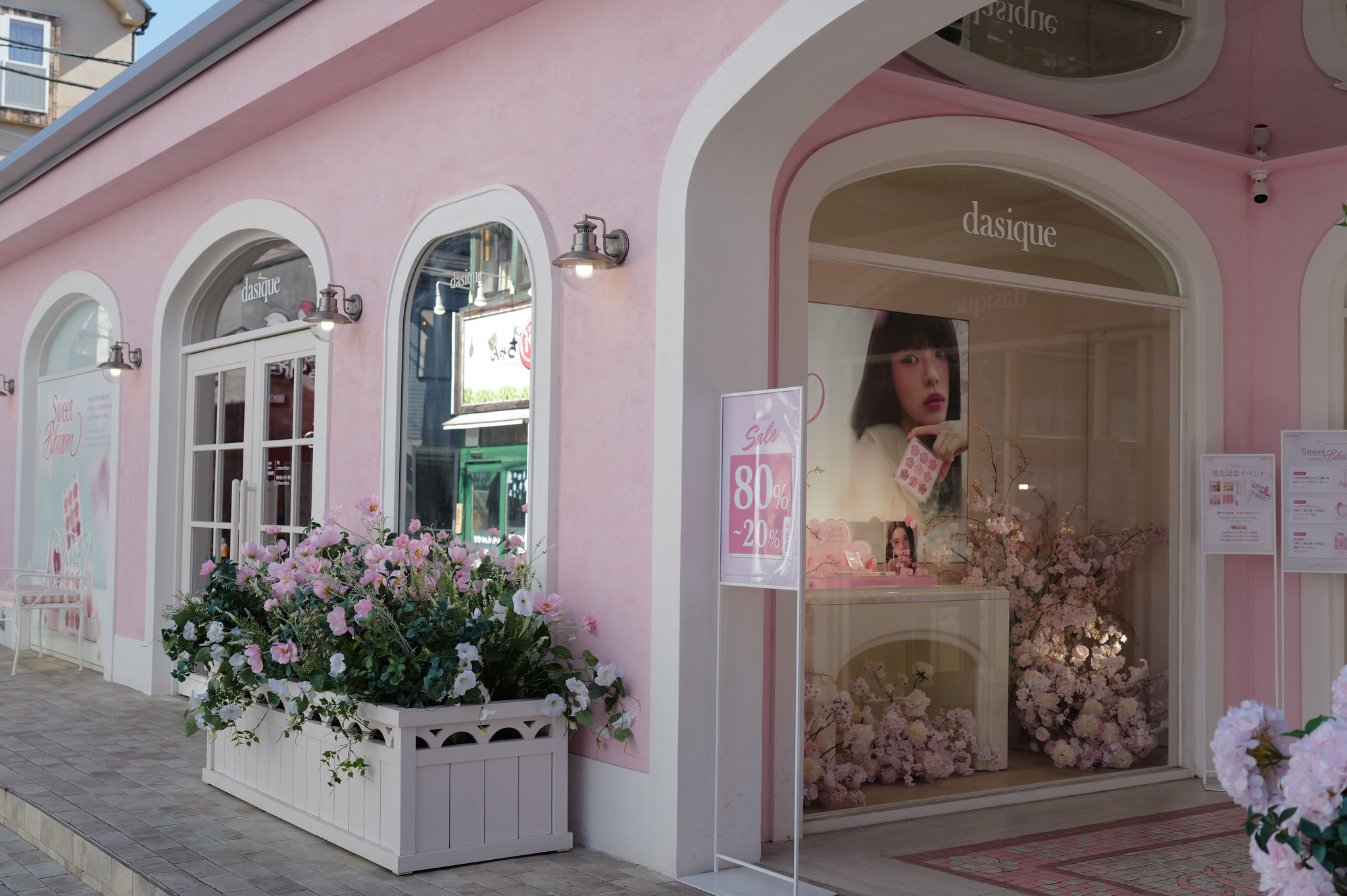 14:10 JST / 粉色店面